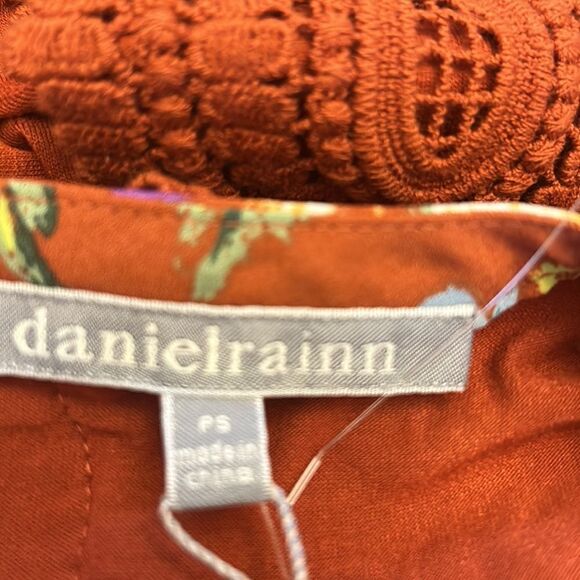 COPY - COPY - Daniel Rainn burnt orange floral mixed media sleeveless blouse Si… - Picture 8 of 10